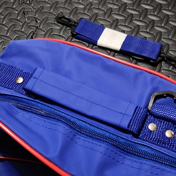 Retro Trafalgar Travel Bag Blue/Red Graphic Rainbow - Picture 3 of 6